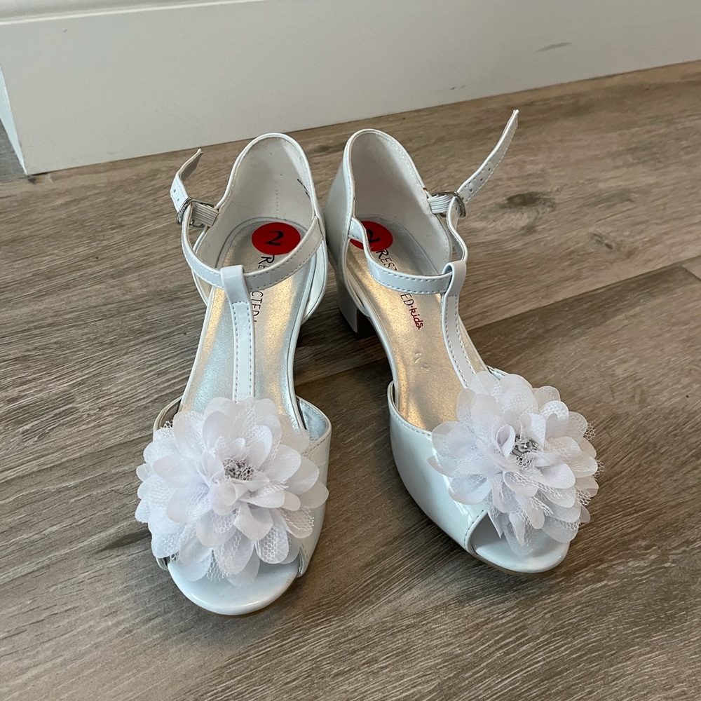 Girls White Patent Sandal With Flower Detail